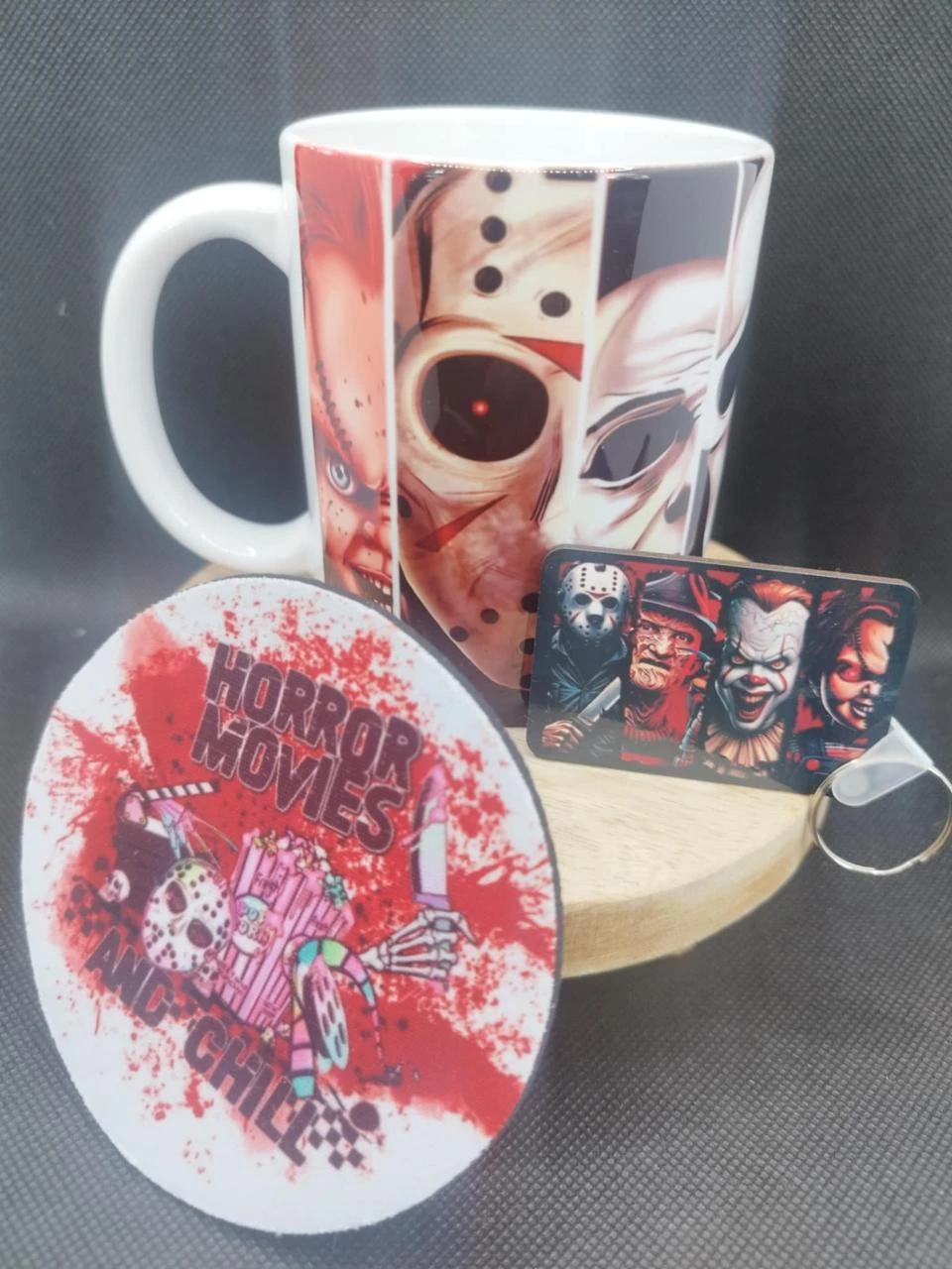🎁 Coffret Mug – Mug + Porte-clés + Dessous de Tasse – Films d'Horreur 🔪👻